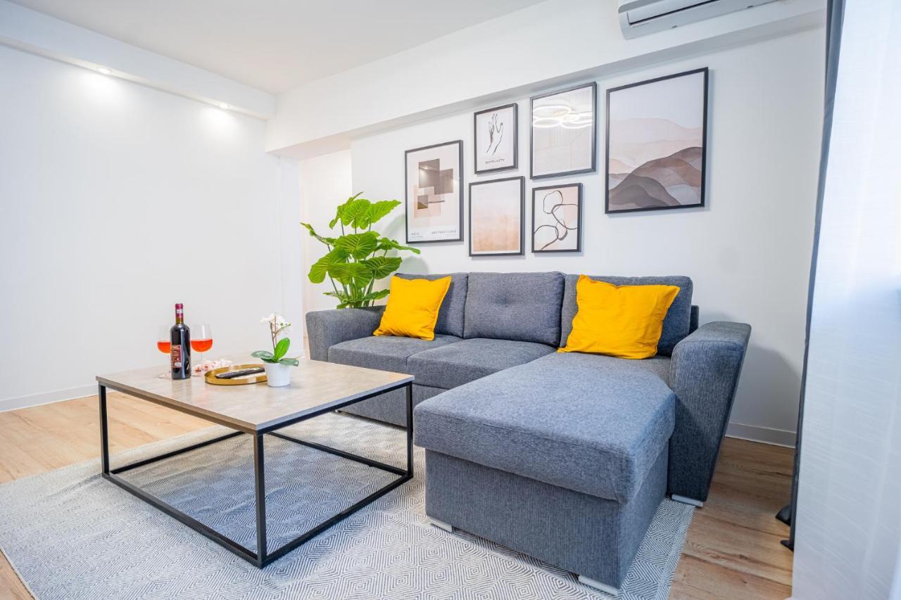 Refreshingly Chic: Newly Renovated 2Br Apartment ブカレスト エクステリア 写真