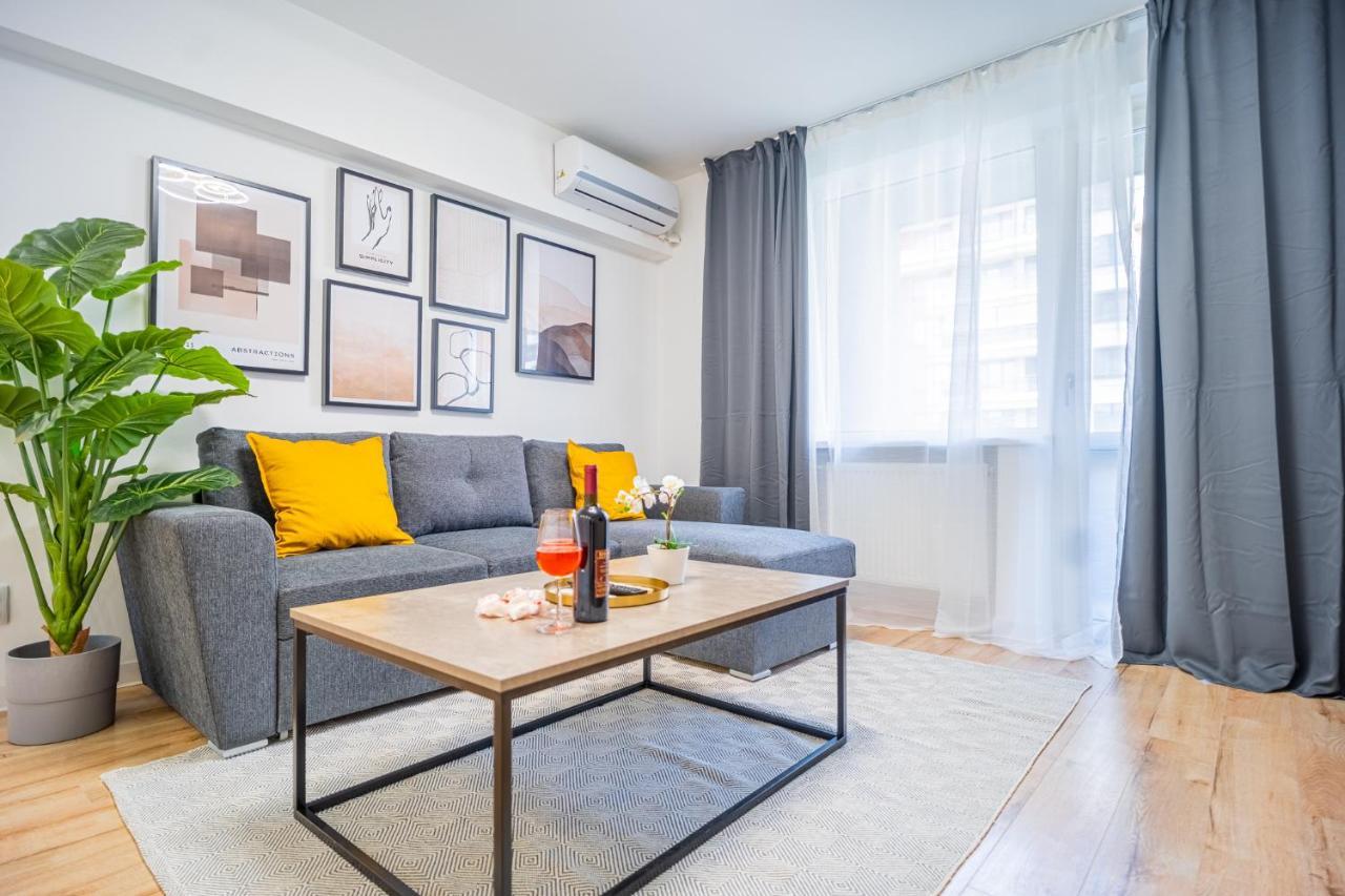 Refreshingly Chic: Newly Renovated 2Br Apartment ブカレスト エクステリア 写真