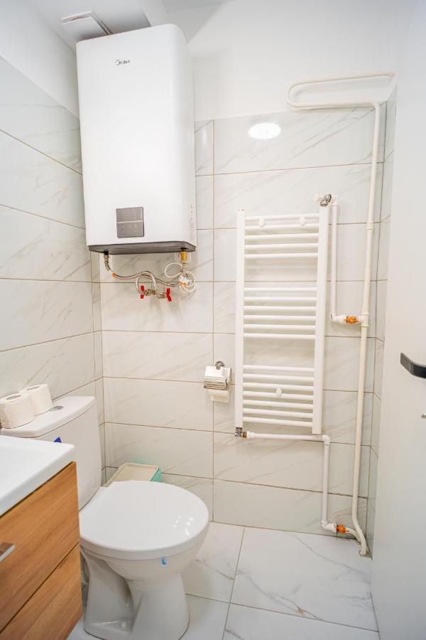 Refreshingly Chic: Newly Renovated 2Br Apartment ブカレスト エクステリア 写真