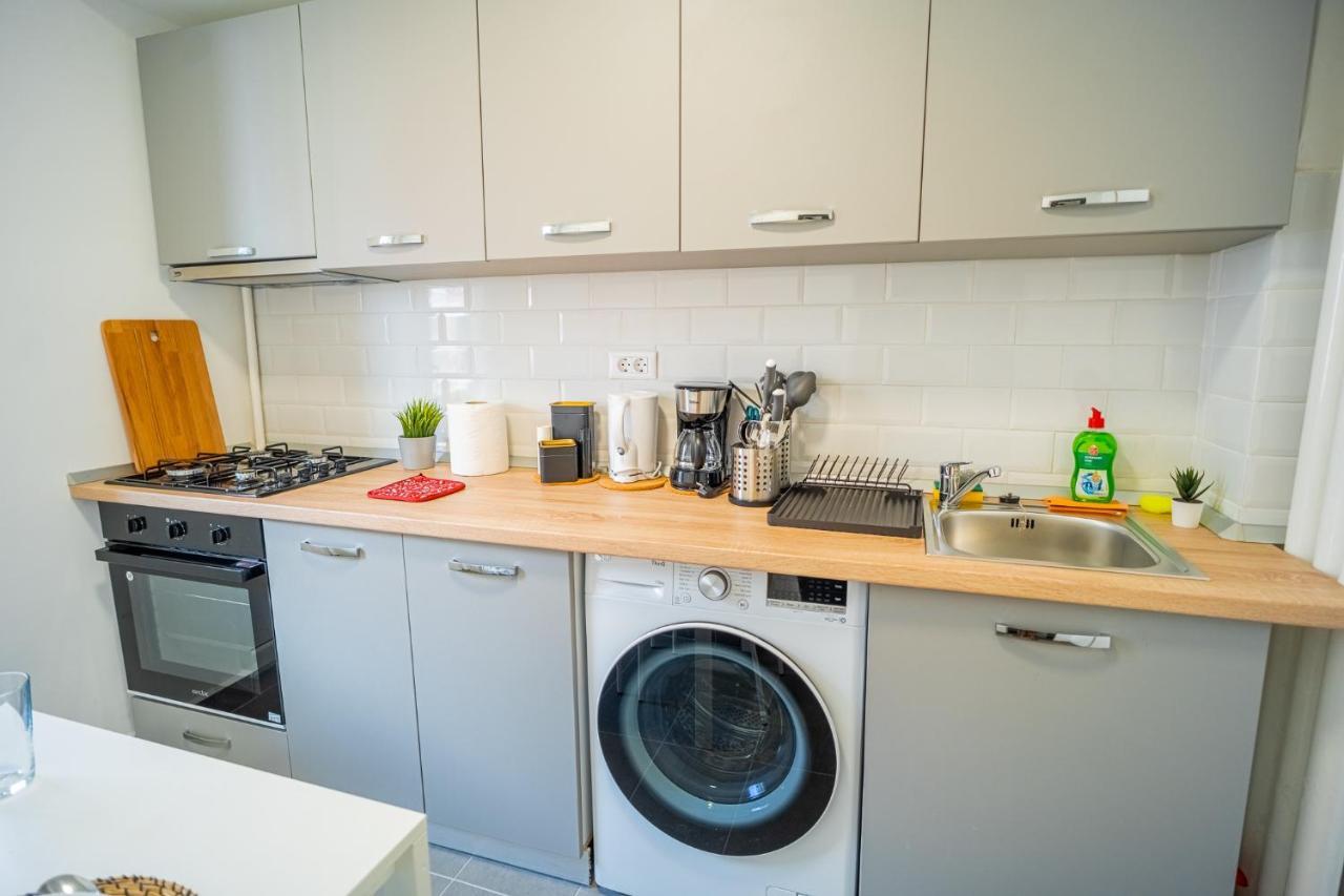 Refreshingly Chic: Newly Renovated 2Br Apartment ブカレスト エクステリア 写真