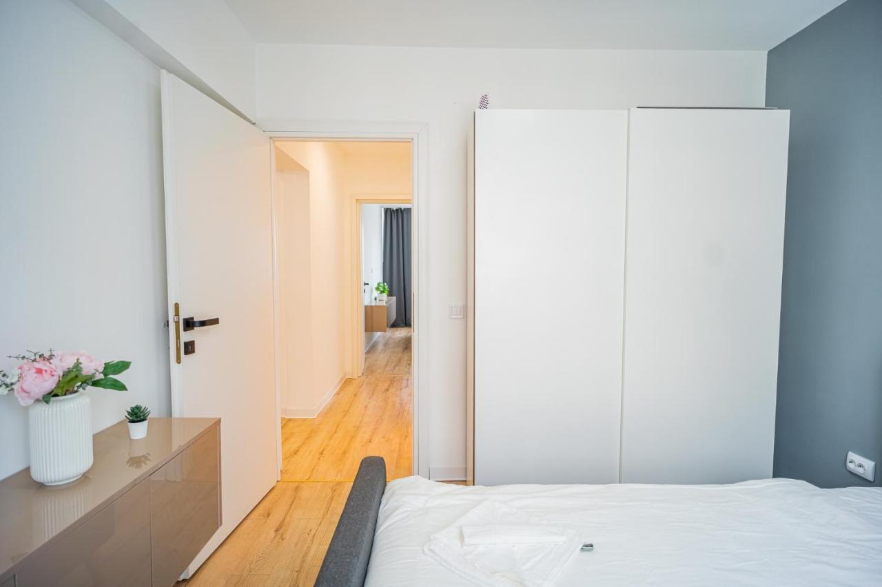 Refreshingly Chic: Newly Renovated 2Br Apartment ブカレスト エクステリア 写真