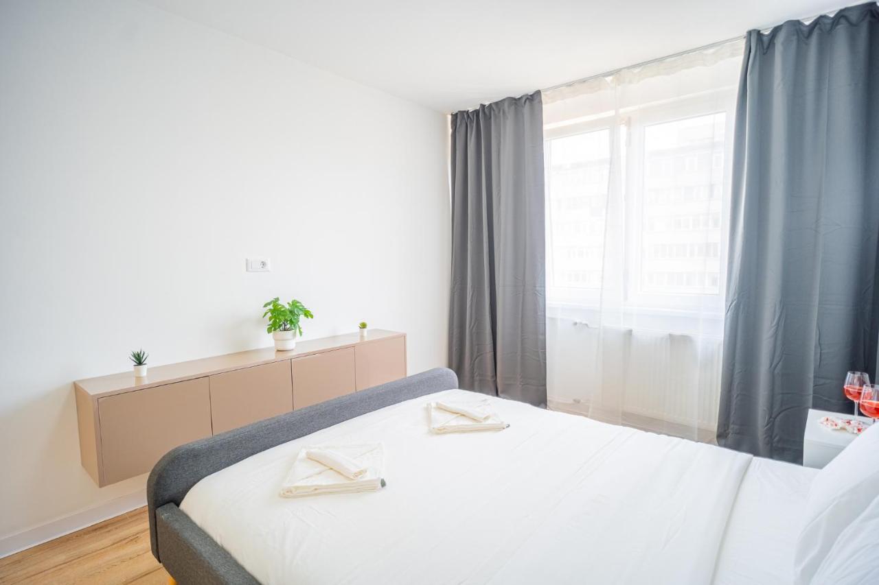 Refreshingly Chic: Newly Renovated 2Br Apartment ブカレスト エクステリア 写真