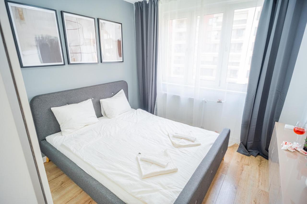Refreshingly Chic: Newly Renovated 2Br Apartment ブカレスト エクステリア 写真