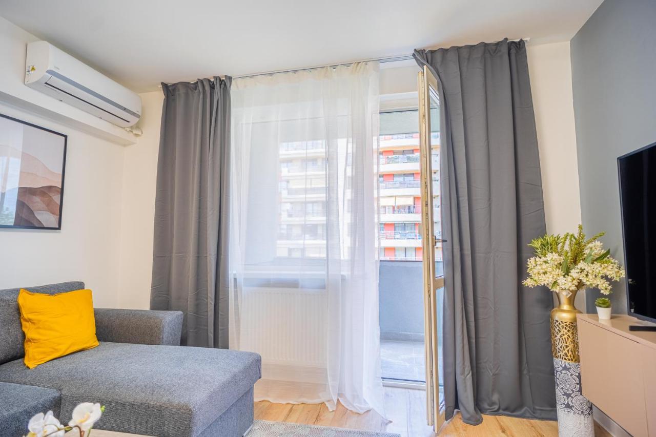 Refreshingly Chic: Newly Renovated 2Br Apartment ブカレスト エクステリア 写真
